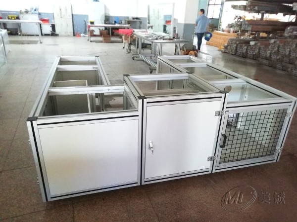 一個合格的鋁型材加工廠家需要哪些先進的設(shè)備？