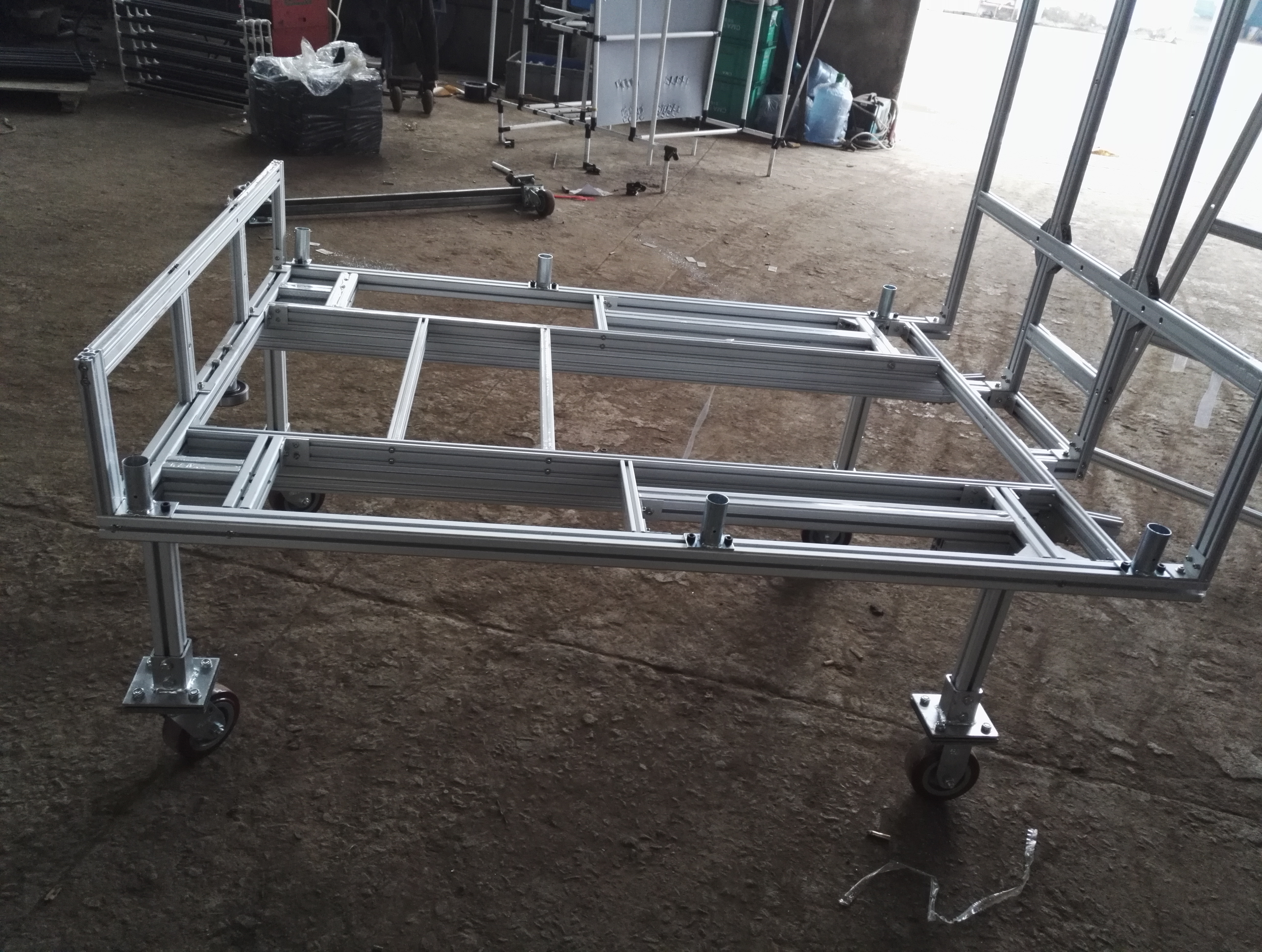 常州鋁制品加工廠，制作產品種類包括各式框架