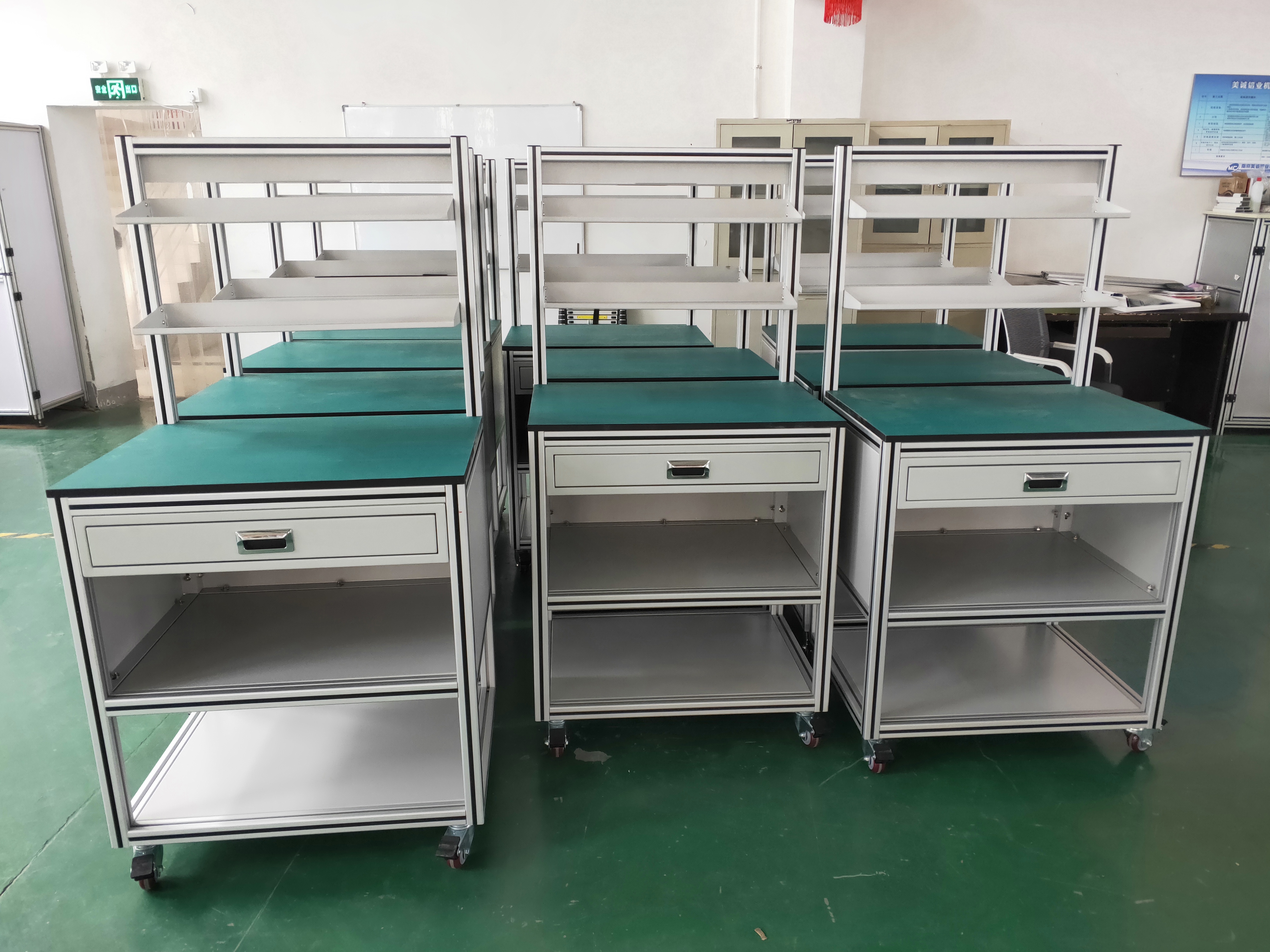 有多少廠家可以制作出防靜電操作臺？